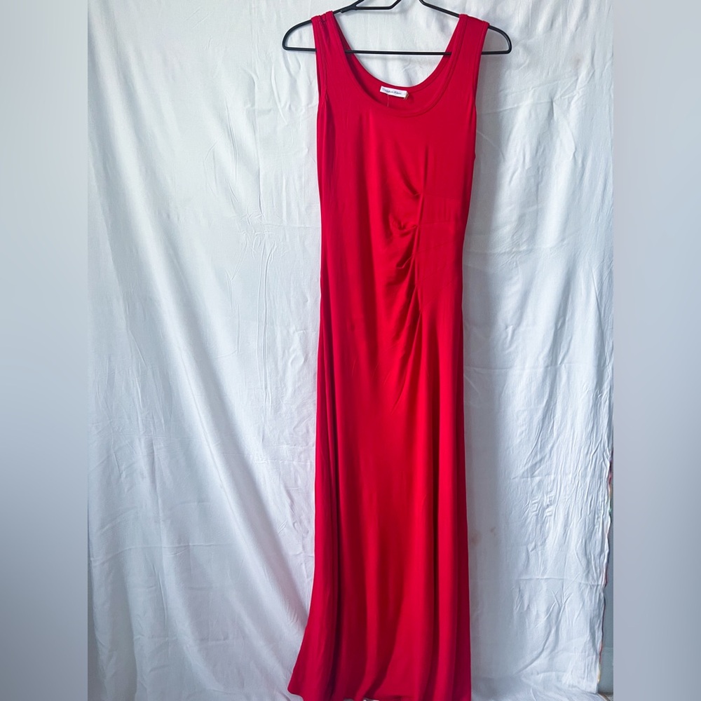 Long Sleeveless Dress with Pleats